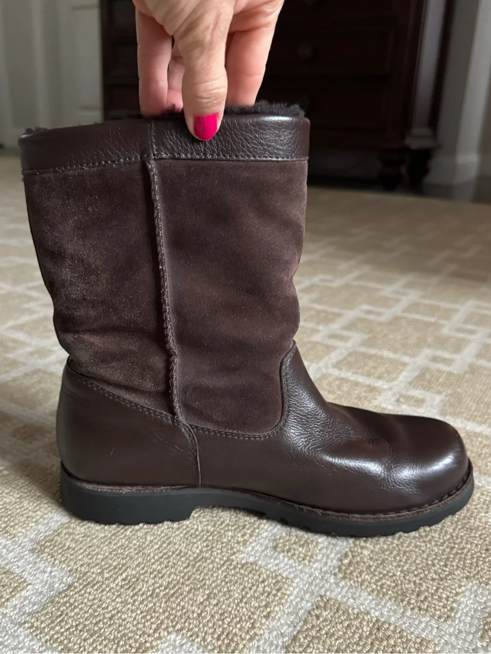 UGG Riverton Leather Sheepskin Winter Boots Brown Women’s Size 6
